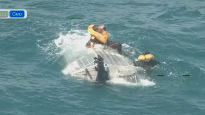 Boaties praised for their actions after tinny capsizes off WA coast