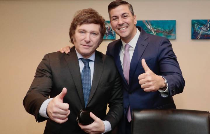 Tras la cadena nacional, Milei viajó a Paraguay y se reúne hoy con Peña Nieto