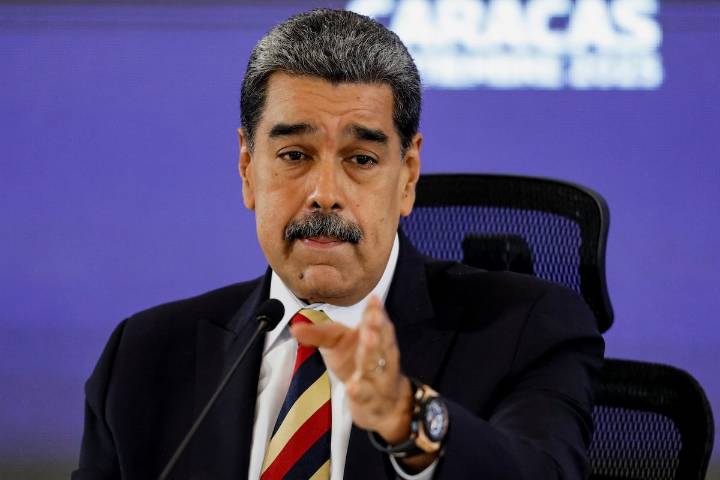 Maduro advierte a Estados Unidos: “Si Venezuela resulta agredida, nos declararemos en lucha armada”