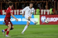 Portugal golea 5-0 a Armenia con doblete de Ronaldo