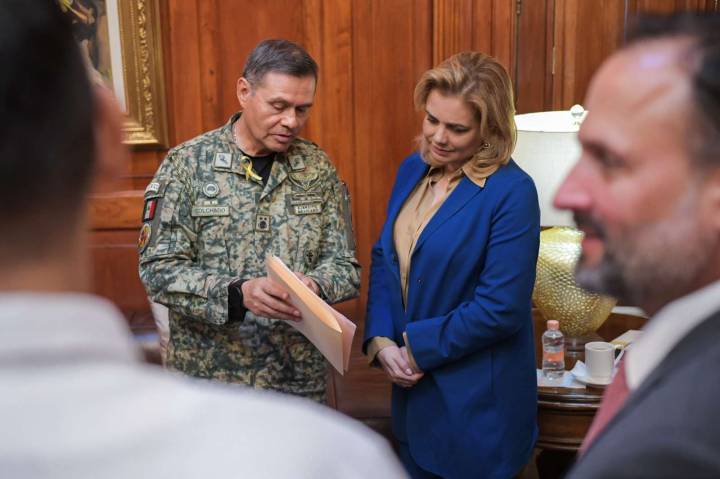 Encabeza Maru sesión con militares para reforzar seguridad