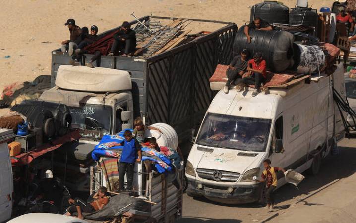 Israeli strikes kill 31 people in Gaza City, medics say, as tanks advance