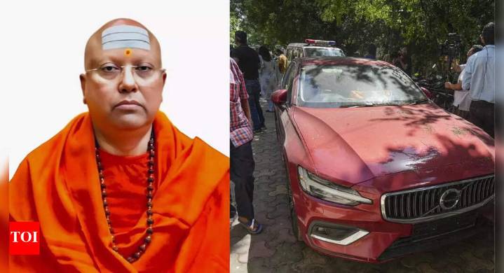 'Come to my room, I'll take you on foreign trips': Delhi institute director Swami Chaitanyanand's sleazy WhatsApp chats to students