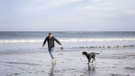 El inesperado descubrimiento que celebran las personas que viven junto al mar