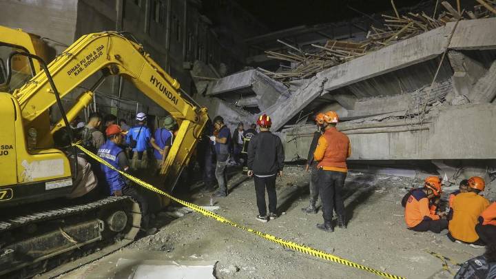 Students trapped as Al Khoziny Islamic Boarding School in East Java collapses