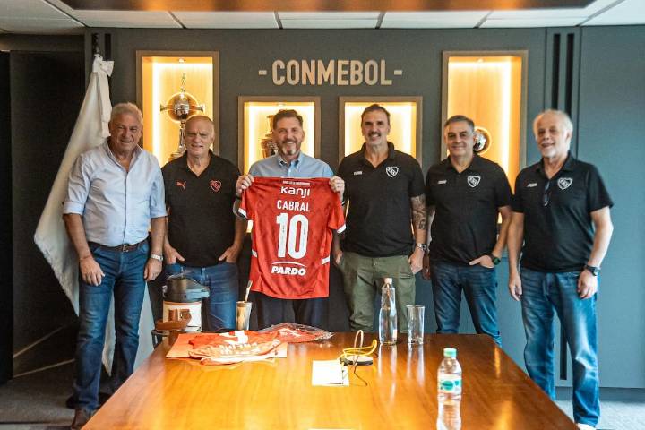 "Están matando al fútbol". Independiente le declara la guerra a la Conmebol: la fuerte carta que le envió a Alejandro Domínguez tras el fallo