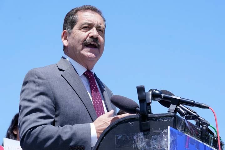 Las redadas de Trump buscan militarizar Chicago: ‘Chuy’ García