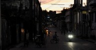 Cuba a oscuras: cuarto apagón TOTAL por colapso de la red eléctrica, hay millones sin luz