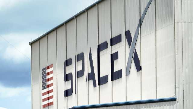 Musk's SpaceX spends $17 billion to acquire spectrum licenses from EchoStar