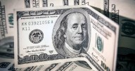 El dólar subió 22% desde el "comprá campeón" de Caputo