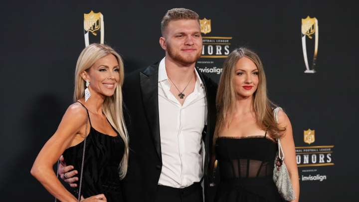 Who is Aidan Hutchinson's mom Melissa and how old is she?