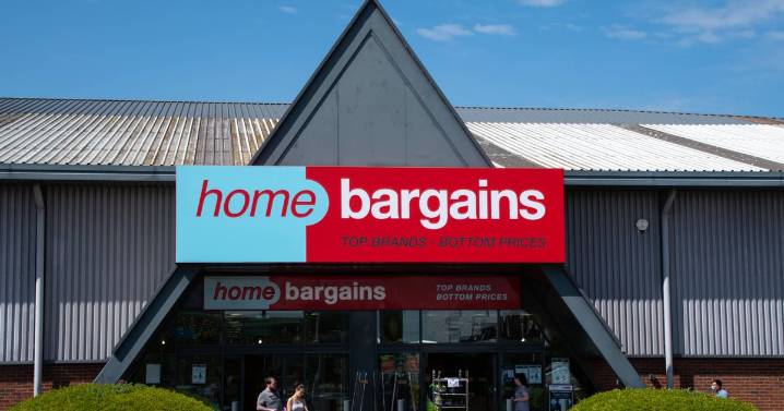 Home Bargains selling 'cosy' £7 decor that makes 'ultimate autumn centrepiece'