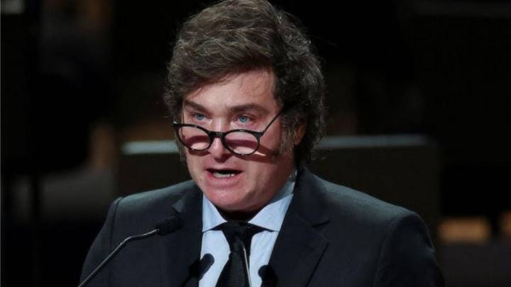 Javier Milei encabeza una reunión de urgencia con su gabinete mientras los diputados votan en el Congreso