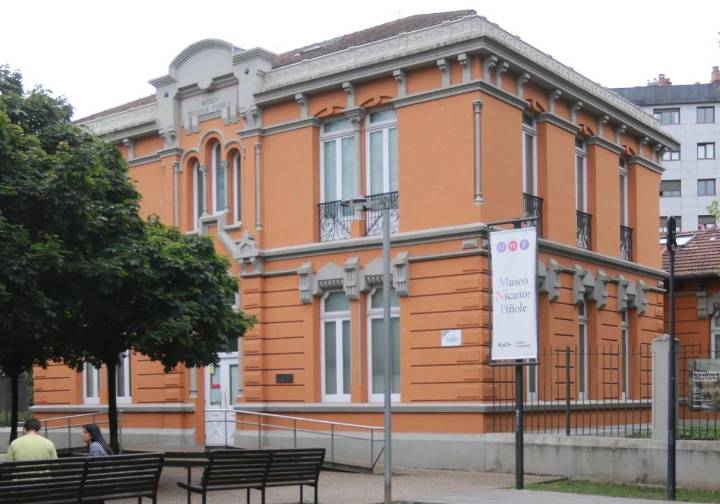El Ayuntamiento de Gijón abre una ronda de reuniones para explicar los planes con la colección Piñole y alcanzar un consenso