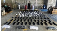 Operativo en Santa Marta resultó con sorpresivo aprehensión de $750 millones en mercancía contrabando Entre los elementos incautados se encuentran gafas de aumento, patines, gorras, suelas para calzad
