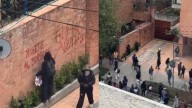 Encapuchados, supuestos manifestantes en apoyo a Palestina, vandalizan edificios en Bogotá este lunes