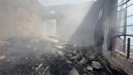 Desatan incendio en casa abandonada; autoridades detienen a un sospechoso
