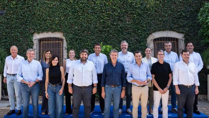 Mañueco contrapone el "caos y la corrupción" de Sánchez con "la eficacia en la gestión" de Feijóo