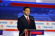 Desantis : enfrenta críticas por plan anti vacunas escolares