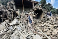La otra tragedia del terremoto: la prohibición del contacto entre mujeres y hombres pone en peligro la vida de las afganas