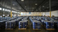 EU incauta 13 mil barriles de químicos, enviados de China al Cartel de Sinaloa