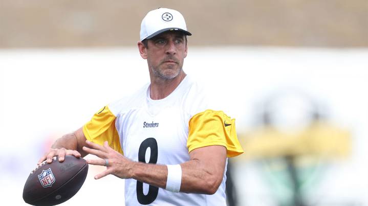 Steelers rumors: Insider hits Aaron Rodgers-led offense with major ‘doubts’
