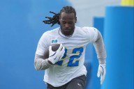 Chargers RB Najee Harris calls eye injury 'superficial,' expects to play vs. Chiefs