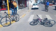 INSÓLITO ACCIDENTE DE TRÁNSITO. Chocaron dos bicicletas: una mujer se fracturó un tobillo