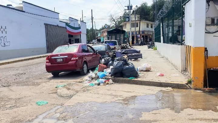 Tula: Padres de escuelas del centro y vecinos se quejan de las calles; están muy sucias