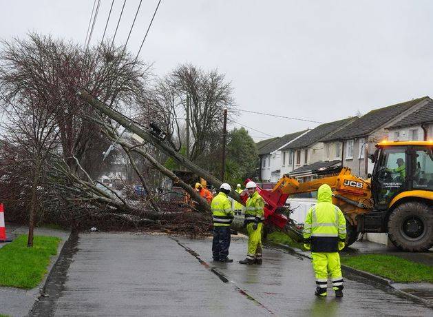 Storms in Ireland likely to be ‘much more destructive’ due to climate change, Met Éireann briefing says