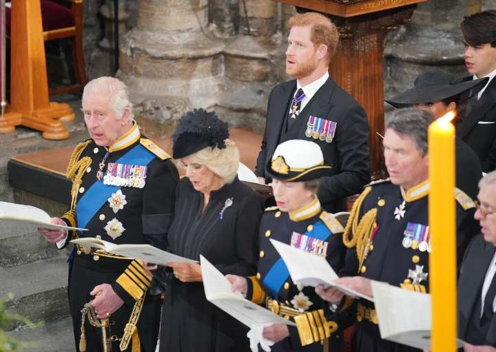 Cele|bitchy | Prince Harry claps back on the Sun’s curious insider story of his Clarence House visit