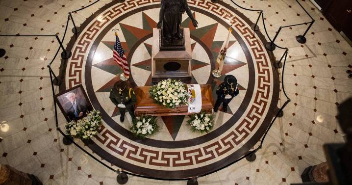 Former Gov. Jim Edgar lies in state at the Illinois Capitol