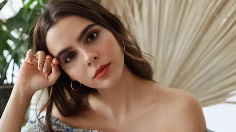 Yuya genera rumores de boda con enigmático vestido de encaje