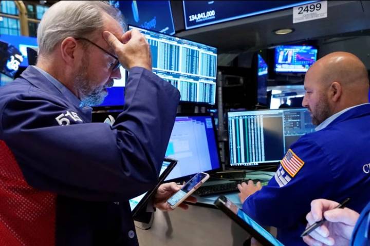 El riesgo país supera los 1.100 puntos y las acciones se desploman más de 20%