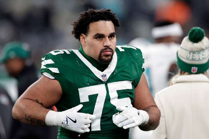 Jets guard Alijah Vera-Tucker suffers arm injury ahead of season opener