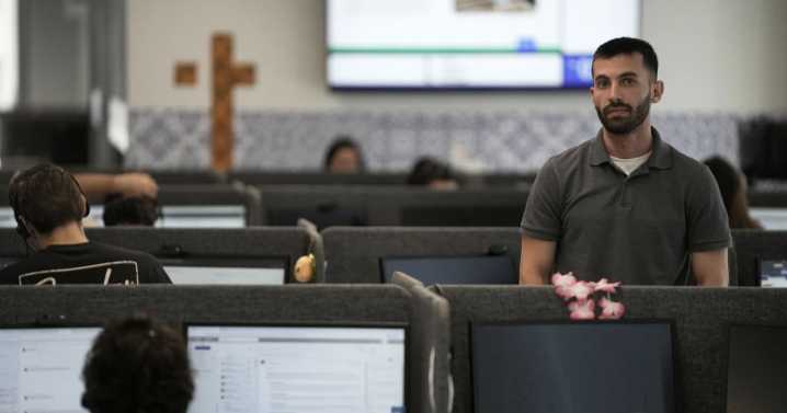 AI shakes up the call center industry, but some tasks are still better left to the humans