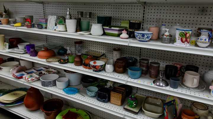The '80s Vintage Plates You Should Always Skip When Thrifting