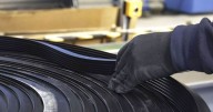 Trabajadores de un sindicato clave de la industria aseguraron un aumento bimestral para todas sus ramas