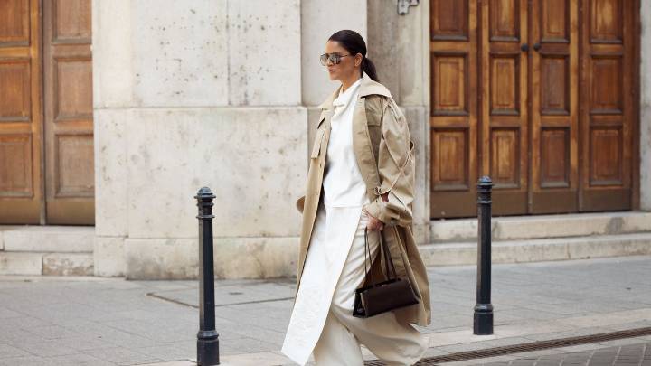 Gabardinas con estilo: cómo las londinenses reinventan el street style más chic
