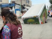 Socavón en Iztapalapa se ‘traga’ camión repartidor de refrescos