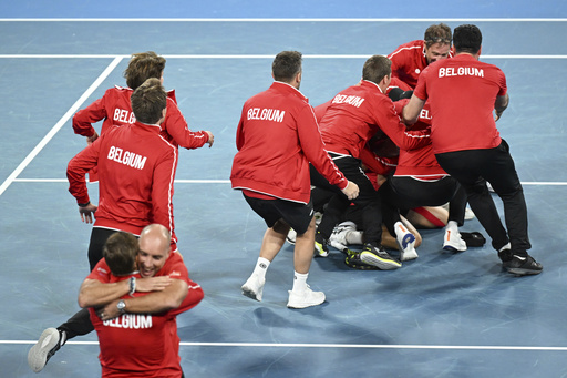 España avanza a los cuartos de final de la Copa Davis; Estados Unidos eliminado