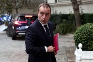 Nuevo primer ministro francés enfrenta moción de censura en primer día de gestión