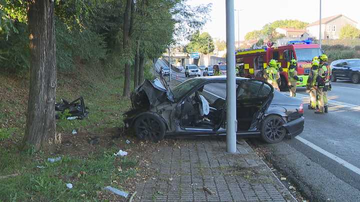 Feridas dúas persoas, unha delas de gravidade, nun accidente de tráfico en Santiago