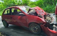 Carambola vehicular en la carretera libre Valles–Rioverde; todo por evitar un derrumbe