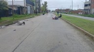 un automovilista atropelló a una motociclista y a un peatón y se dio a la fuga