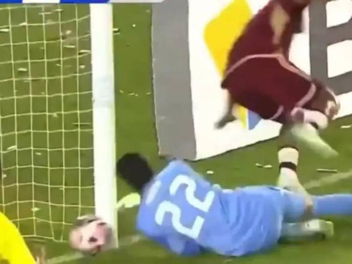Kevin Mier regaló un balón a Venezuela