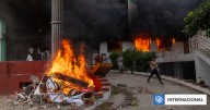 Renuncia primer ministro de Nepal tras protestas y muertes: manifestantes incendiaron su casa