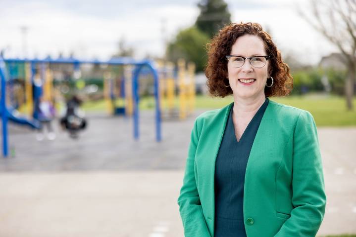 Oregon member of Congress missed deadlines to disclose more than 200 stock transactions
