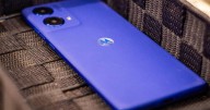 Este Motorola cubierto de cuero no cuesta más de 200 dólares y tiene pantalla FullHD, chip Snapdragon y 256GB de memoria