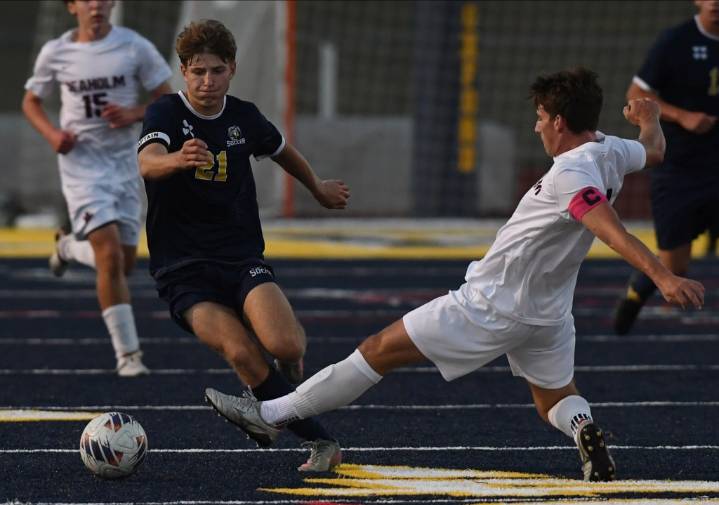 Photo gallery of Birmingham Seaholm vs. Oxford in OAA Red boys soccer action